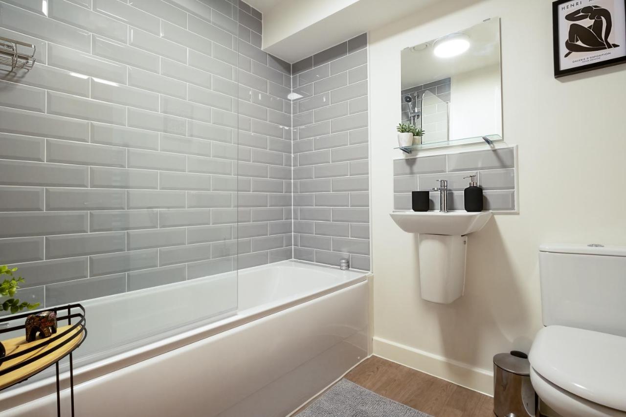 Luton Modern Serviced Accommodation For Contractors, Relocators, Professionals, Tourists And Students - Akugi Homes Luaran gambar
